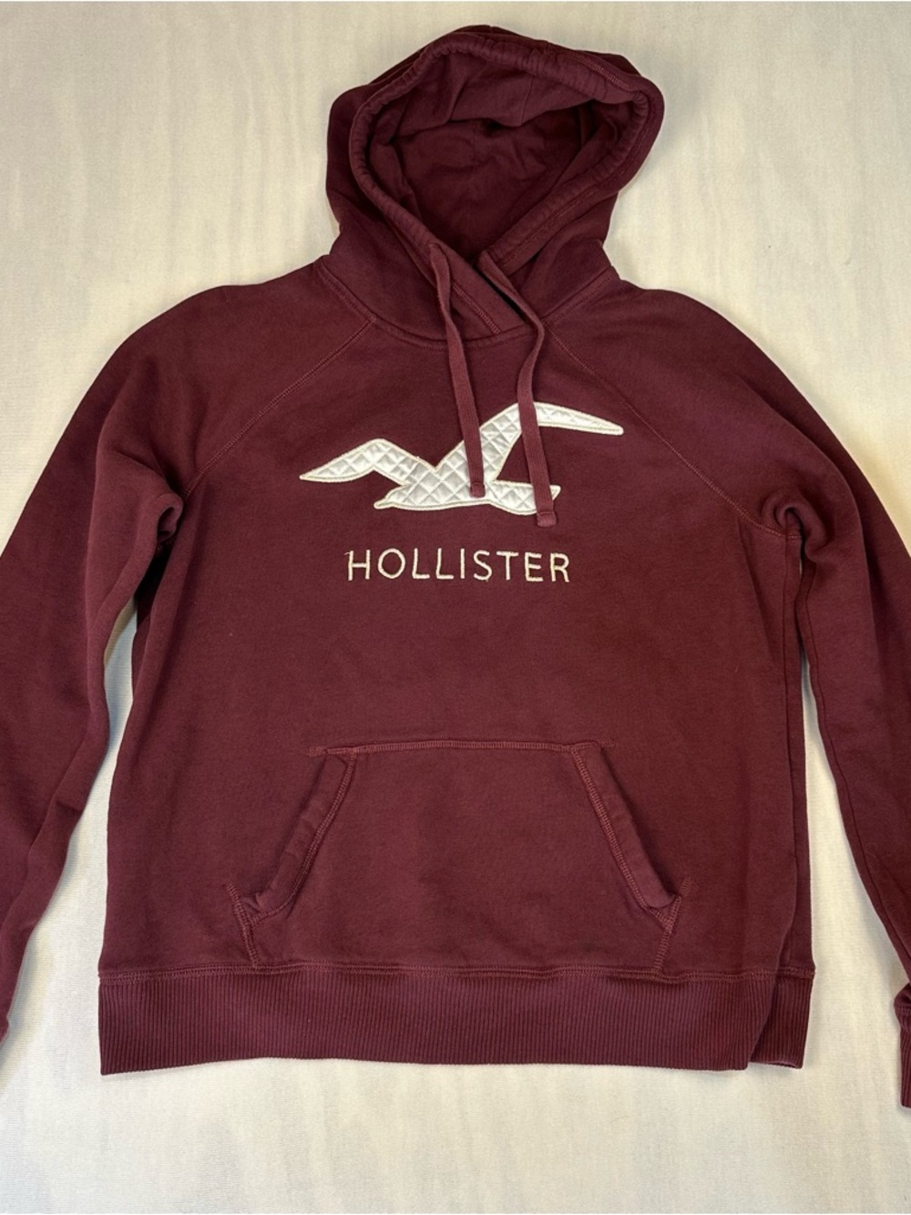 Hollister Woman’s Burgundy Pullover Hoodie Embroidered Quilted Logo Size: Large